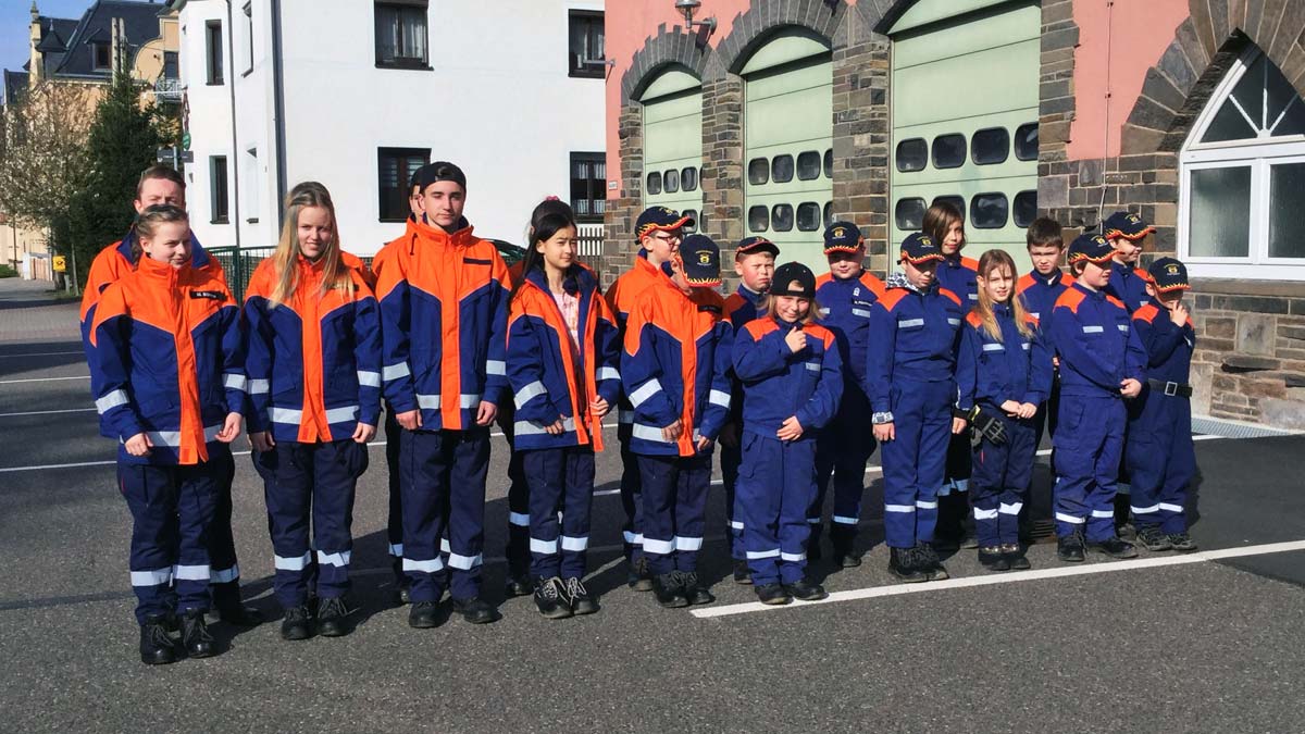 Die fleißigen Mitglieder der Lugauer Jugendfeuerwehr | Foto: FF Lugau/Schimmel