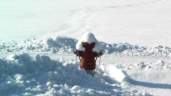 Von Schnee bedeckter Hydrant