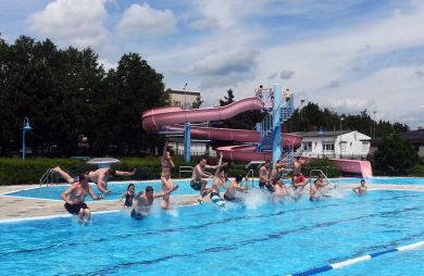 Jedes Jahr wieder: Anbaden im Lugauer Stadtbad