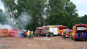 Kleine Übung auf dem Bauhofgelände: Container waren in Brand geraten | Foto: FF Lugau/Schimmel