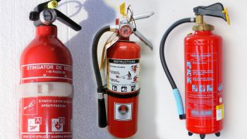 verschiedene Feuerlöscher