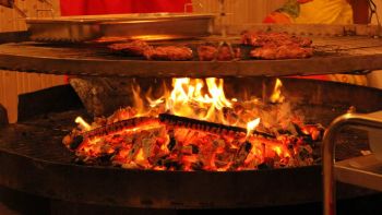 Feuerstelle mit Grill Feuerstelle mit Grill