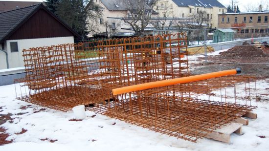 Diese Drahtgitterkörbe geben dem Fundament der Stützen Stabilität - Foto: Sven Schimmel