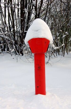 Von Schnee bedeckter Hydrant