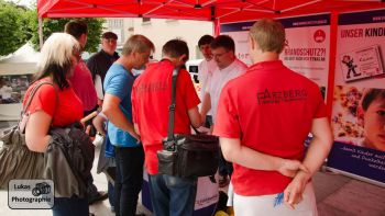 Besucher am Projektstand in Bautzen