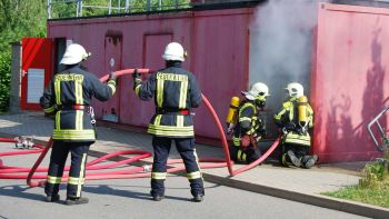 Die Truppführer bei der praktischen Prüfung im Brandcontainer der BF Chemnitz | Foto: FF Lugau/Schimmel